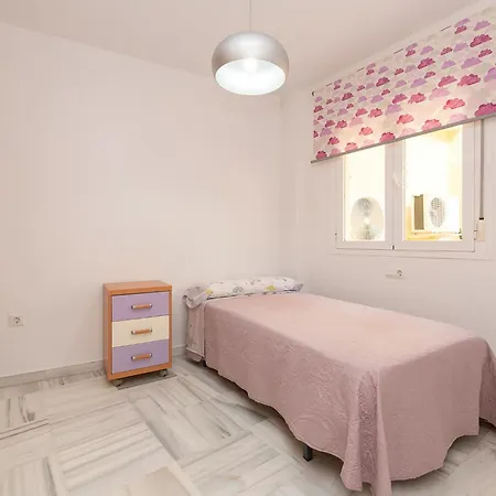 Avila10 - Adults Only - With Free Wifi *