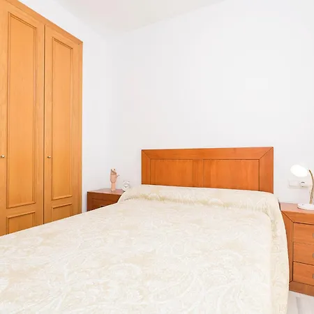 Avila10 - Adults Only - With Free Wifi *